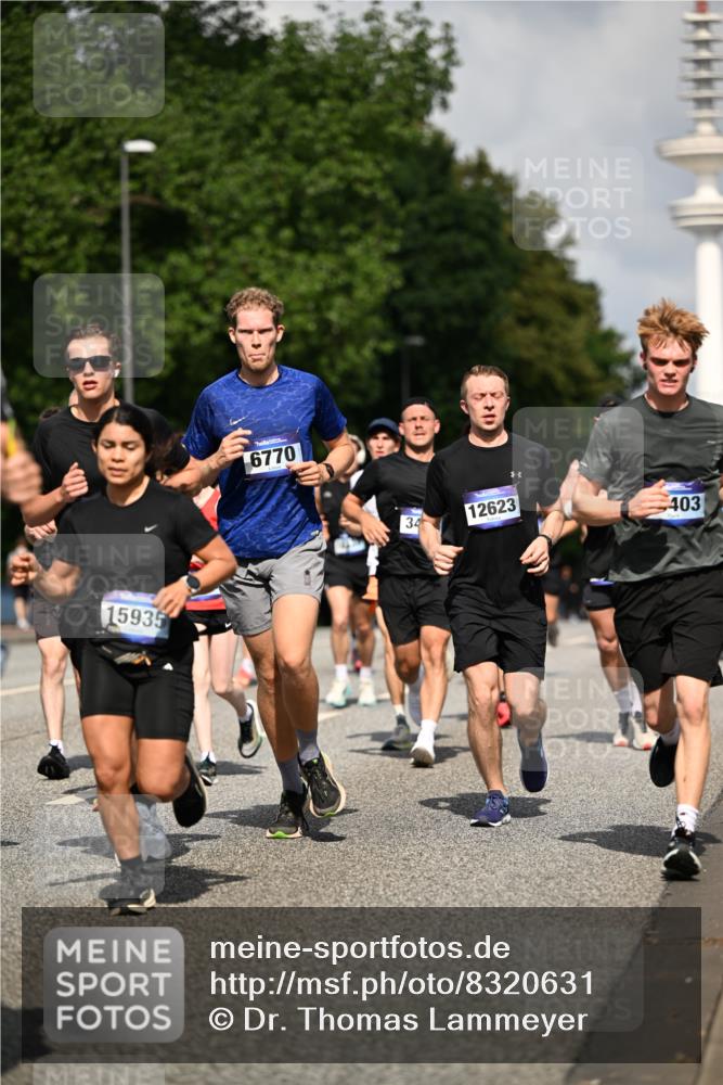 29.06.2025 - hella hamburg halbmarathon Dr. Thomas Lammeyer http://msf.ph/oto/8320631 29.06.2025 09:55:30 Kennedybrücke 1312, 1353, 1569, 1763, 1920, 2653, 2880, 3437, 3697, 4297, 4991, 5014, 5047, 5129, 5690, 5987, 6490, 6700, 6770, 7092, 8074, 8359, 8900, 9114, 9358, 9547, 9659, 10319, 10480, 10669, 10978, 11021 meine-sportfotos.de