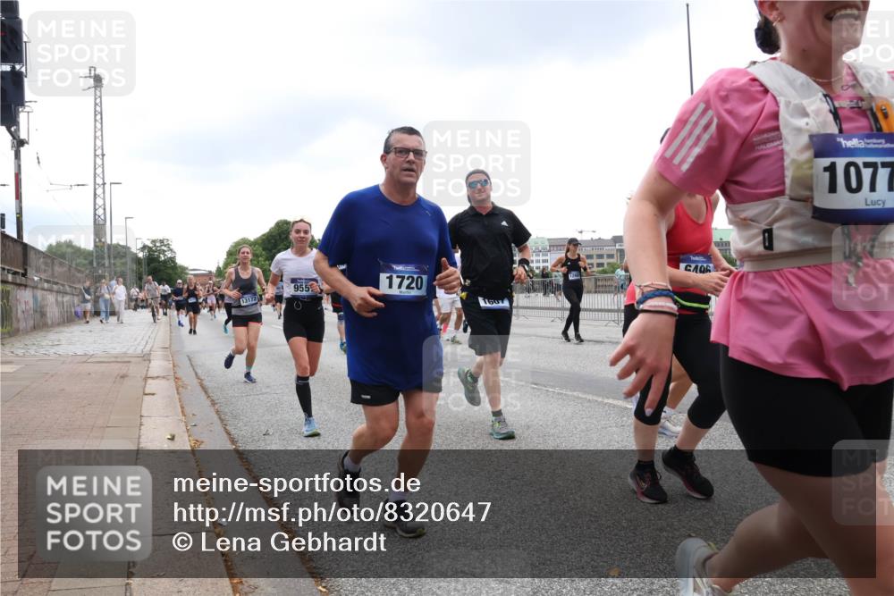 29.06.2025 - hella hamburg halbmarathon Lena Gebhardt http://msf.ph/oto/8320647 29.06.2025 10:47:16 Lombardsbrücke 13172, 955, 1720, 1607, 1077, 1073, 1185, 1286, 1363, 1434, 1463, 1523, 1593, 1607, 1704, 1720, 1961, 2148, 2211, 2320, 2327, 2407, 2537, 2555, 2556, 2665, 2981, 2994, 3339, 3823, 4037, 4184, 4239, 4325, 4483, 4806, 4895, 4974, 4975, 5111, 5114, 5621, 5622, 5796, 5895, 5953, 6255, 6256, 6485, 6496, 6740, 6879, 6995, 7073, 7403, 7412, 7430, 7431, 7630, 7631, 8105, 8131, 8270, 8486, 8553, 8684, 8706, 8915, 8953, 8967, 9018, 11458, 11730, 11738 meine-sportfotos.de
