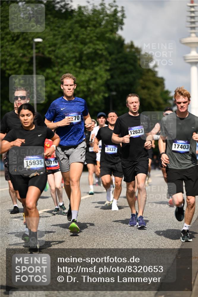 29.06.2025 - hella hamburg halbmarathon Dr. Thomas Lammeyer http://msf.ph/oto/8320653 29.06.2025 09:55:30 Kennedybrücke 1312, 1353, 1569, 1763, 1920, 2653, 2880, 3437, 3697, 4297, 4991, 5014, 5047, 5129, 5690, 5987, 6490, 6700, 6770, 7092, 8074, 8359, 8900, 9114, 9358, 9547, 9659, 10319, 10480, 10669, 10978, 11021 meine-sportfotos.de