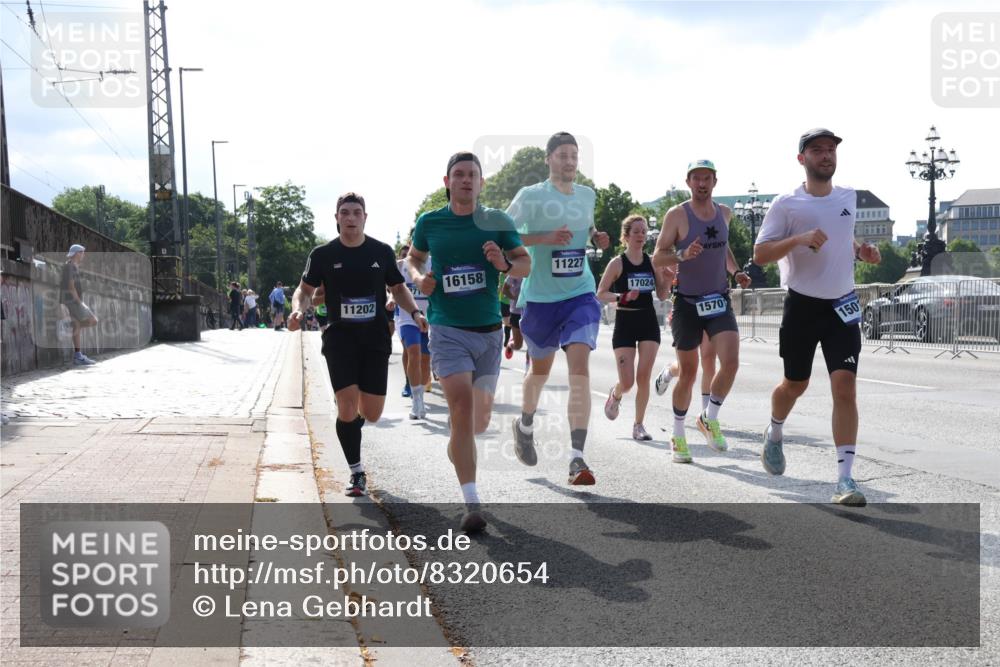 29.06.2025 - hella hamburg halbmarathon Lena Gebhardt http://msf.ph/oto/8320654 29.06.2025 09:48:03 Lombardsbrücke 11202, 16158, 11227, 17024, 1570, 150, 1164, 1385, 1562, 1743, 2196, 2296, 2714, 2767, 3959, 4602, 4860, 5091, 5092, 5315, 5923, 6684, 6829, 6990, 8084, 8362, 8901, 8933, 9178, 9944, 10384, 10793, 10900, 10968, 11019, 11202, 11227, 11559, 11620, 11745, 11929, 12290, 12462, 12514, 12751, 12865, 13419, 13514, 13595, 13798, 13854, 14387, 14601, 14875, 14908, 14934, 14952, 15015, 15261, 15415, 15701, 15959, 15965, 16119, 16123, 16158, 16964, 17154 meine-sportfotos.de
