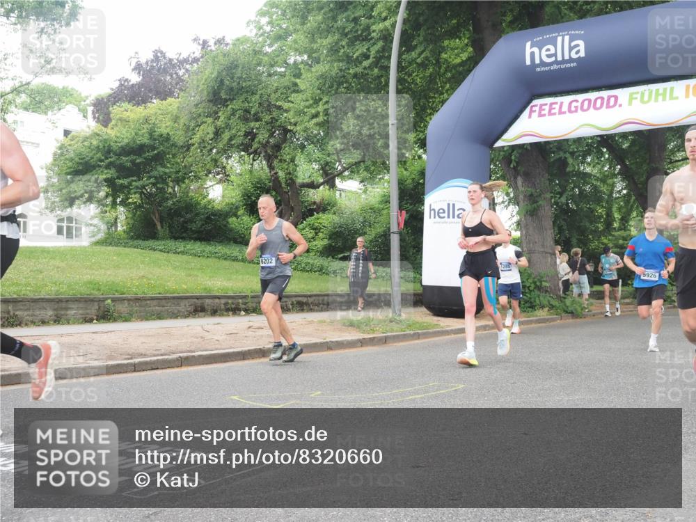 29.06.2025 - hella hamburg halbmarathon KatJ http://msf.ph/oto/8320660 29.06.2025 10:45:49 Zwischen KM18-KM19 2348, 2619, 3279, 5926, 6202 meine-sportfotos.de