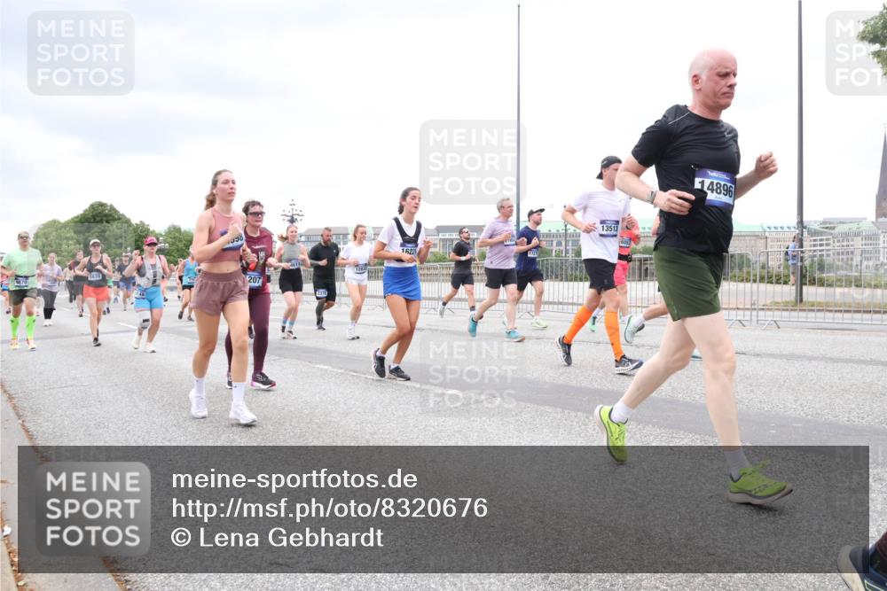 29.06.2025 - hella hamburg halbmarathon Lena Gebhardt http://msf.ph/oto/8320676 29.06.2025 10:57:19 Lombardsbrücke 14896, 1207, 1643, 2041, 2370, 2871, 2932, 3195, 3348, 3385, 3387, 3388, 3433, 3470, 3485, 3723, 3750, 3851, 4086, 4106, 4180, 4197, 4241, 4485, 4568, 4569, 4611, 4998, 5057, 5117, 5316, 5589, 5639, 5736, 5738, 6053, 6284, 6827, 6832, 6857, 6981, 7416, 7417, 7592, 7720, 7728, 7787, 7964, 8035, 8039, 8197, 8224, 8287, 8386, 8540, 8546, 8552, 8679, 8851, 8853, 8873, 9110, 9298, 9299, 9496 meine-sportfotos.de