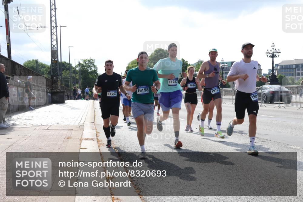 29.06.2025 - hella hamburg halbmarathon Lena Gebhardt http://msf.ph/oto/8320693 29.06.2025 09:48:03 Lombardsbrücke 11202, 16158, 11227, 17024, 1570, 150, 1164, 1385, 1562, 1743, 2196, 2296, 2714, 2767, 3959, 4602, 4860, 5091, 5092, 5315, 5923, 6684, 6829, 6990, 8084, 8362, 8901, 8933, 9178, 9944, 10384, 10793, 10900, 10968, 11019, 11202, 11227, 11559, 11620, 11745, 11929, 12290, 12462, 12514, 12751, 12865, 13419, 13514, 13595, 13798, 13854, 14387, 14601, 14875, 14908, 14934, 14952, 15015, 15261, 15415, 15701, 15959, 15965, 16119, 16123, 16158, 16964, 17154 meine-sportfotos.de