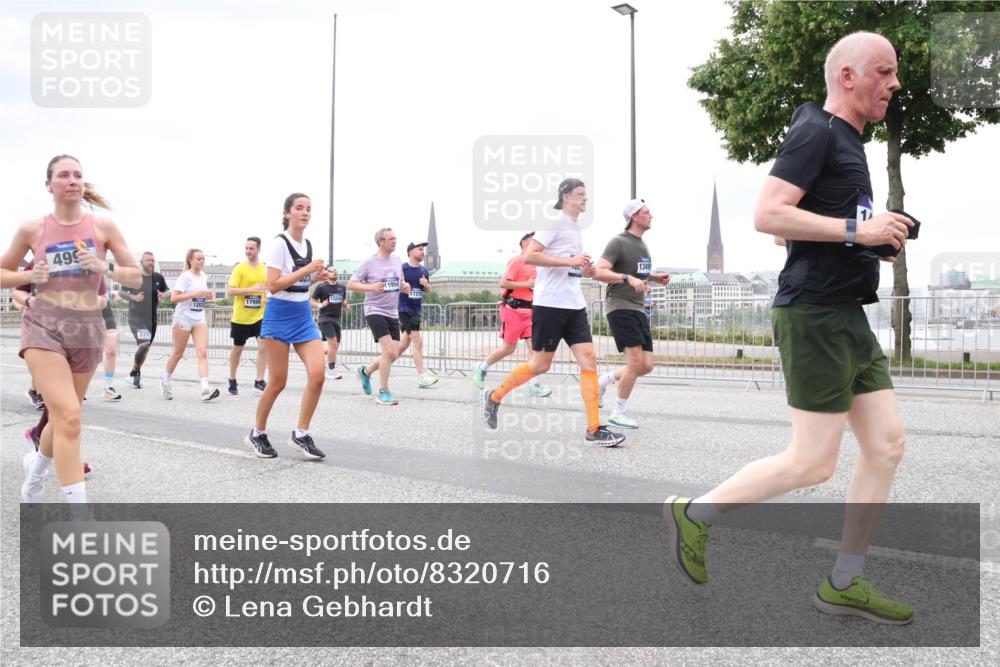 29.06.2025 - hella hamburg halbmarathon Lena Gebhardt http://msf.ph/oto/8320716 29.06.2025 10:57:19 Lombardsbrücke 499, 1283, 17990, 2, 1954, 17275, 13490, 1, 1207, 1643, 2041, 2370, 2871, 2932, 3195, 3348, 3385, 3387, 3388, 3433, 3470, 3485, 3723, 3750, 3851, 4086, 4106, 4180, 4197, 4241, 4485, 4568, 4569, 4611, 4998, 5057, 5117, 5316, 5589, 5639, 5736, 5738, 6053, 6284, 6827, 6832, 6857, 6981, 7416, 7417, 7592, 7720, 7728, 7787, 7964, 8035, 8039, 8197, 8224, 8287, 8386, 8540, 8546, 8552, 8679, 8851, 8853, 8873, 9110, 9298, 9299, 9496 meine-sportfotos.de