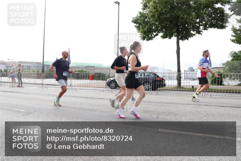 29.06.2025 - hella hamburg halbmarathon Lena Gebhardt http://msf.ph/oto/8320724 29.06.2025 10:37:34 Lombardsbrücke 1022, 1276, 1337, 1475, 1597, 1819, 2016, 2031, 2072, 2104, 2199, 2272, 2480, 2486, 2640, 2853, 3127, 3230, 3246, 3633, 4097, 4347, 4733, 5139, 5146, 5171, 5186, 5522, 5560, 5790, 5875, 5940, 6172, 6243, 6584, 6821, 6955, 7085, 7124, 7235, 7321, 7350, 7544, 7707, 7777, 7823, 8257, 8258, 8811, 8843, 8985, 9054, 9055, 9247, 9288, 9524, 9895, 10159, 10506, 10836, 11087, 12123, 12254, 12472, 12824, 16680, 17798 meine-sportfotos.de