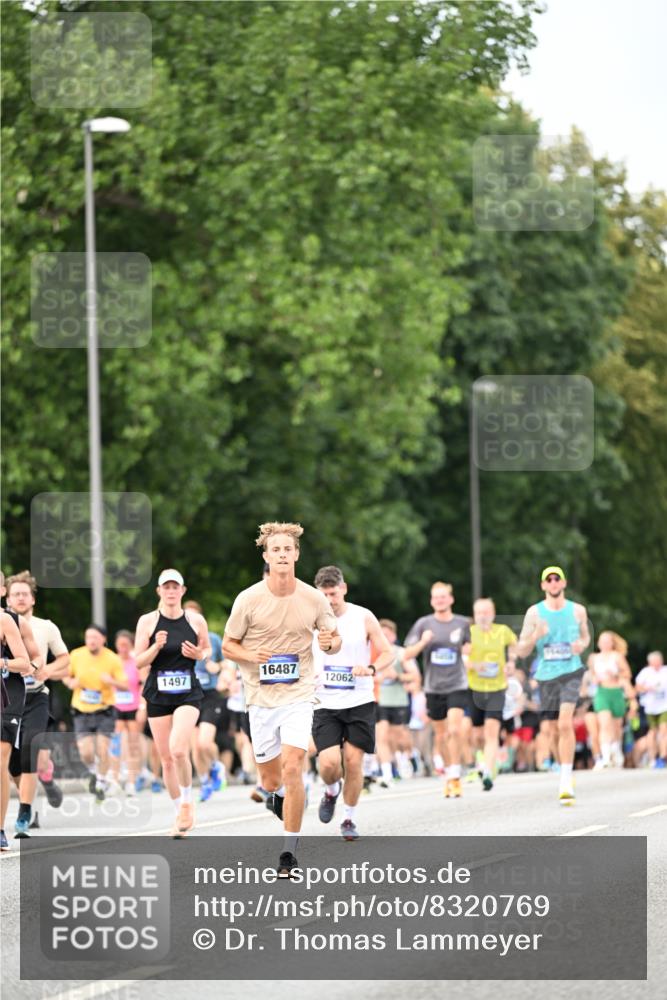 29.06.2025 - hella hamburg halbmarathon Dr. Thomas Lammeyer http://msf.ph/oto/8320769 29.06.2025 10:39:11 Kennedybrücke 1417, 1497, 1821, 1849, 2265, 2355, 2482, 3130, 3409, 4884, 5027, 5453, 5793, 6171, 6310, 6329, 6335, 6571, 6746, 6803, 6859, 7020, 7299, 7733, 8369, 9164, 9248, 9342, 10335, 10393, 10464, 10606 meine-sportfotos.de