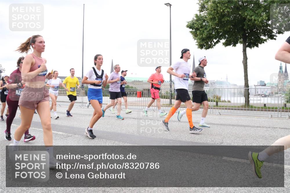 29.06.2025 - hella hamburg halbmarathon Lena Gebhardt http://msf.ph/oto/8320786 29.06.2025 10:57:19 Lombardsbrücke 44, 12, 12832, 17990, 3513, 1207, 1643, 2041, 2370, 2871, 2932, 3195, 3348, 3385, 3387, 3388, 3433, 3470, 3485, 3723, 3750, 3851, 4086, 4106, 4180, 4197, 4241, 4485, 4568, 4569, 4611, 4998, 5057, 5117, 5316, 5589, 5639, 5736, 5738, 6053, 6284, 6827, 6832, 6857, 6981, 7416, 7417, 7592, 7720, 7728, 7787, 7964, 8035, 8039, 8197, 8224, 8287, 8386, 8540, 8546, 8552, 8679, 8851, 8853, 8873, 9110, 9298, 9299, 9496 meine-sportfotos.de