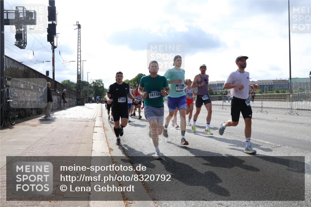 29.06.2025 - hella hamburg halbmarathon Lena Gebhardt http://msf.ph/oto/8320792 29.06.2025 09:48:03 Lombardsbrücke 11202, 16158, 11227, 19584, 1570, 1164, 1385, 1562, 1743, 2196, 2296, 2714, 2767, 3959, 4602, 4860, 5091, 5092, 5315, 5923, 6684, 6829, 6990, 8084, 8362, 8901, 8933, 9178, 9944, 10384, 10793, 10900, 10968, 11019, 11202, 11227, 11559, 11620, 11745, 11929, 12290, 12462, 12514, 12751, 12865, 13419, 13514, 13595, 13798, 13854, 14387, 14601, 14875, 14908, 14934, 14952, 15015, 15261, 15415, 15701, 15959, 15965, 16119, 16123, 16158, 16964, 17154 meine-sportfotos.de