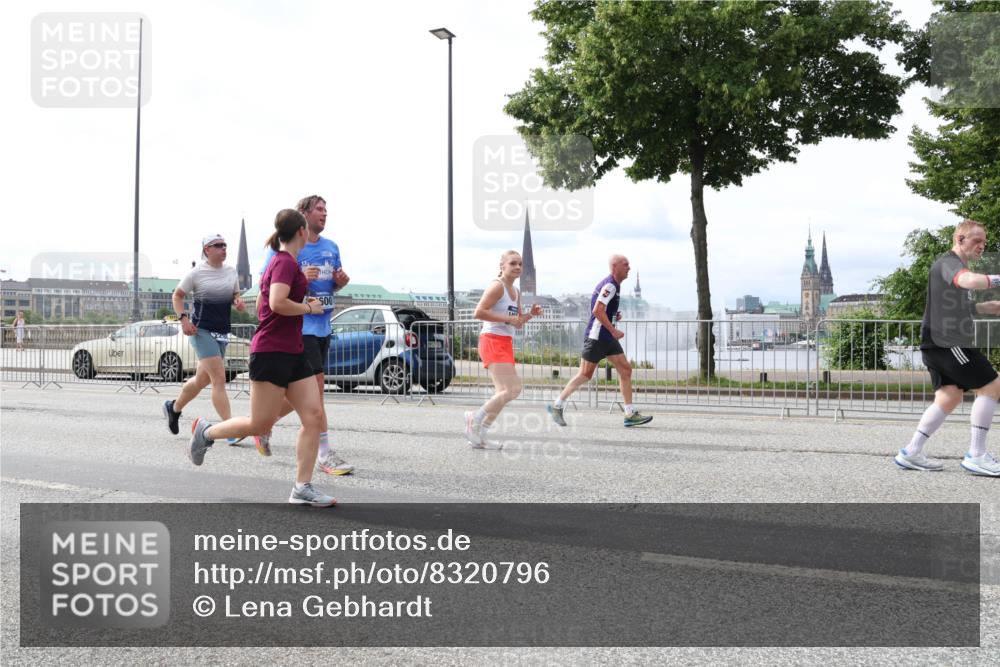 29.06.2025 - hella hamburg halbmarathon Lena Gebhardt http://msf.ph/oto/8320796 29.06.2025 10:22:49 Lombardsbrücke 500, 180, 1029, 1187, 1598, 1853, 2294, 2351, 2479, 2766, 2886, 3003, 3029, 3034, 3430, 3457, 3511, 3600, 3601, 3910, 3946, 4131, 4190, 4266, 4556, 4559, 4969, 5079, 5223, 5343, 5629, 5798, 5838, 6030, 6048, 6049, 6303, 6347, 6578, 6784, 6785, 6820, 6826, 6899, 7097, 7188, 7190, 7266, 7276, 7529, 7794, 7891, 7925, 8355, 8511, 8855, 8931, 9133, 9256, 9913, 10205, 10826, 12025, 12190, 12265, 13560, 13921, 14041, 14525, 14801 meine-sportfotos.de