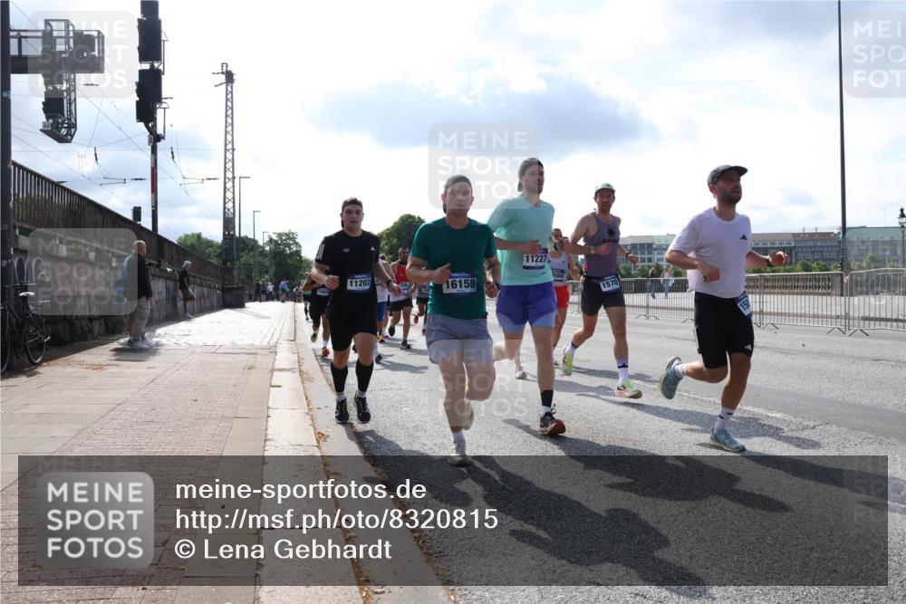 29.06.2025 - hella hamburg halbmarathon Lena Gebhardt http://msf.ph/oto/8320815 29.06.2025 09:48:04 Lombardsbrücke 11202, 16158, 11227, 1570, 1164, 1385, 1562, 1743, 2196, 2296, 2714, 2767, 3959, 4602, 4860, 5091, 5092, 5315, 5923, 6684, 6829, 6990, 8084, 8362, 8901, 8933, 9178, 9944, 10384, 10793, 10900, 10968, 11019, 11202, 11227, 11559, 11620, 11745, 11929, 12290, 12462, 12514, 12751, 12865, 13419, 13514, 13595, 13798, 13854, 14387, 14601, 14875, 14908, 14934, 14952, 15015, 15261, 15415, 15701, 15959, 15965, 16119, 16123, 16158, 16964, 17154 meine-sportfotos.de