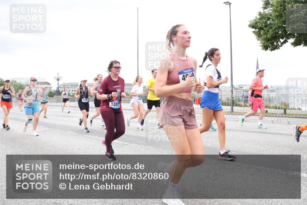 29.06.2025 - hella hamburg halbmarathon Lena Gebhardt http://msf.ph/oto/8320860 29.06.2025 10:57:20 Lombardsbrücke 5639, 14148, 4485, 408, 1207, 1207, 1643, 2041, 2370, 2871, 2932, 3195, 3348, 3385, 3387, 3388, 3433, 3470, 3485, 3723, 3750, 3851, 4086, 4106, 4180, 4197, 4241, 4485, 4568, 4569, 4611, 4998, 5057, 5117, 5316, 5589, 5639, 5736, 5738, 6053, 6284, 6827, 6832, 6857, 6981, 7416, 7417, 7592, 7720, 7728, 7787, 7964, 8035, 8039, 8197, 8224, 8287, 8386, 8540, 8546, 8552, 8679, 8708, 8851, 8853, 8873, 9110, 9298, 9299, 9496 meine-sportfotos.de
