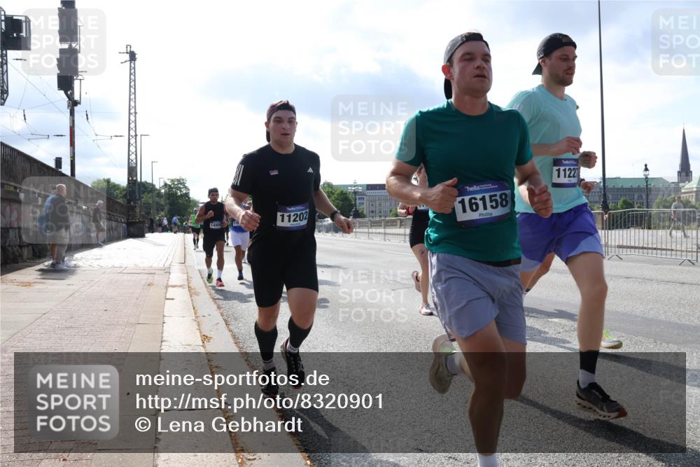 29.06.2025 - hella hamburg halbmarathon Lena Gebhardt http://msf.ph/oto/8320901 29.06.2025 09:48:04 Lombardsbrücke 11202, 16158, 11227, 1164, 1385, 1562, 1743, 2196, 2296, 2714, 2767, 3959, 4602, 4860, 5091, 5092, 5315, 5923, 6684, 6829, 6990, 8084, 8362, 8901, 8933, 9178, 9944, 10384, 10793, 10900, 10968, 11019, 11202, 11227, 11559, 11620, 11745, 11929, 12290, 12462, 12514, 12751, 12865, 13419, 13514, 13595, 13798, 13854, 14387, 14601, 14875, 14908, 14934, 14952, 15015, 15261, 15415, 15701, 15959, 15965, 16119, 16123, 16158, 16964, 17154 meine-sportfotos.de