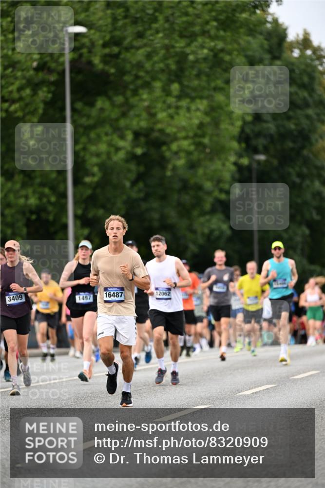 29.06.2025 - hella hamburg halbmarathon Dr. Thomas Lammeyer http://msf.ph/oto/8320909 29.06.2025 10:39:11 Kennedybrücke 1417, 1497, 1821, 1849, 2265, 2355, 2482, 3130, 3409, 4884, 5027, 5453, 5793, 6171, 6310, 6329, 6335, 6571, 6746, 6803, 6859, 7020, 7299, 7733, 8369, 9164, 9248, 9342, 10335, 10393, 10464, 10606 meine-sportfotos.de