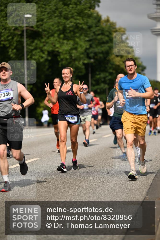 29.06.2025 - hella hamburg halbmarathon Dr. Thomas Lammeyer http://msf.ph/oto/8320956 29.06.2025 10:17:22 Kennedybrücke 1007, 1328, 1859, 2055, 2359, 2904, 2961, 2987, 3218, 3729, 4554, 4950, 5232, 5597, 5598, 6026, 6207, 7346, 7460, 8115, 8279, 8913, 9128, 9527 meine-sportfotos.de