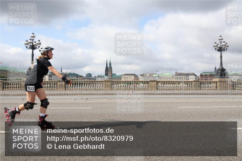 29.06.2025 - hella hamburg halbmarathon Lena Gebhardt http://msf.ph/oto/8320979 29.06.2025 09:07:44 Lombardsbrücke 532 meine-sportfotos.de