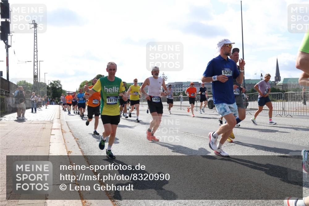 29.06.2025 - hella hamburg halbmarathon Lena Gebhardt http://msf.ph/oto/8320990 29.06.2025 10:00:06 Lombardsbrücke 2562, 12513, 19178, 14429, 5341, 4750, 1006, 1019, 1125, 1180, 1239, 1264, 1526, 1834, 1914, 1955, 2027, 2086, 2099, 2159, 2346, 2348, 2364, 2432, 2447, 2582, 2584, 2606, 2652, 2676, 2677, 2730, 2910, 3177, 3181, 3279, 3319, 3668, 3836, 3861, 3898, 4013, 4231, 4426, 4594, 4632, 4772, 4796, 4813, 4837, 5015, 5134, 5272, 5277, 5341, 5728, 6082, 6084, 6104, 6174, 6201, 6202, 6260, 6462, 6470, 6581, 6587, 8330, 9984, 10031, 11568, 11844 meine-sportfotos.de