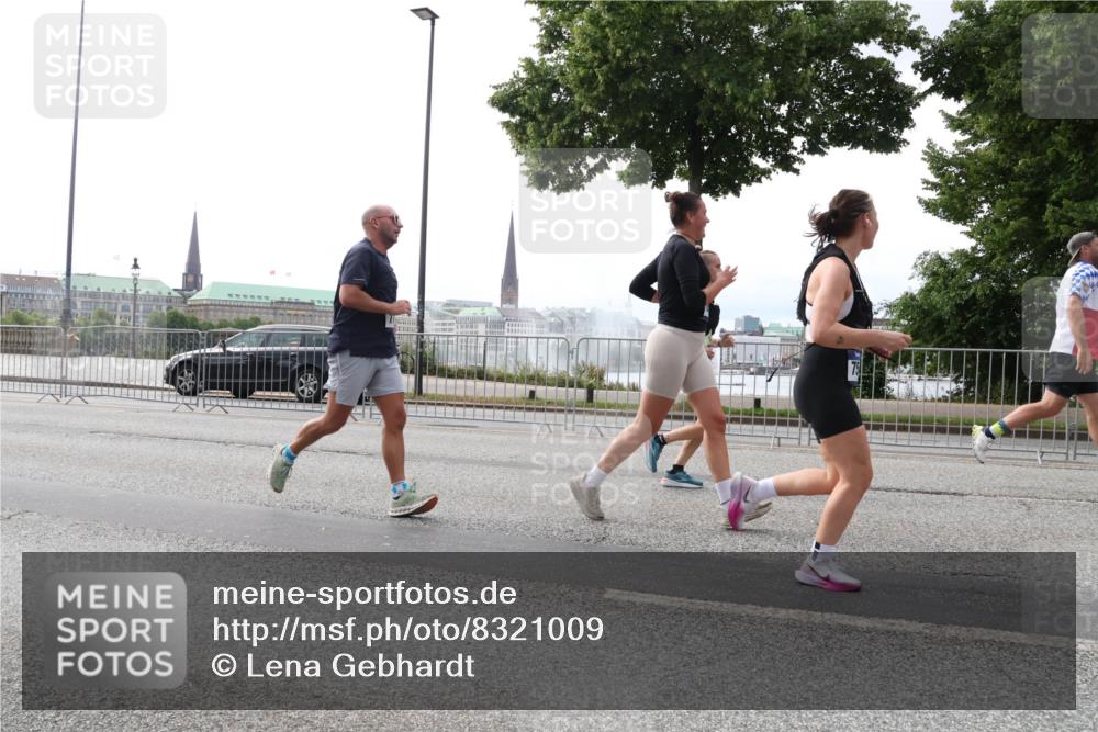 29.06.2025 - hella hamburg halbmarathon Lena Gebhardt http://msf.ph/oto/8321009 29.06.2025 10:37:35 Lombardsbrücke 1022, 1276, 1337, 1475, 1597, 1819, 1985, 2016, 2031, 2072, 2104, 2199, 2272, 2480, 2486, 2640, 2853, 3127, 3230, 3246, 3633, 4097, 4347, 4733, 5139, 5146, 5171, 5186, 5522, 5560, 5790, 5875, 5940, 6243, 6584, 6821, 6955, 7085, 7124, 7235, 7321, 7350, 7544, 7707, 7777, 7823, 8257, 8258, 8811, 8843, 8985, 9055, 9247, 9288, 9524, 9895, 10159, 10506, 10836, 11087, 12123, 12254, 12472, 12824, 16680, 17798 meine-sportfotos.de