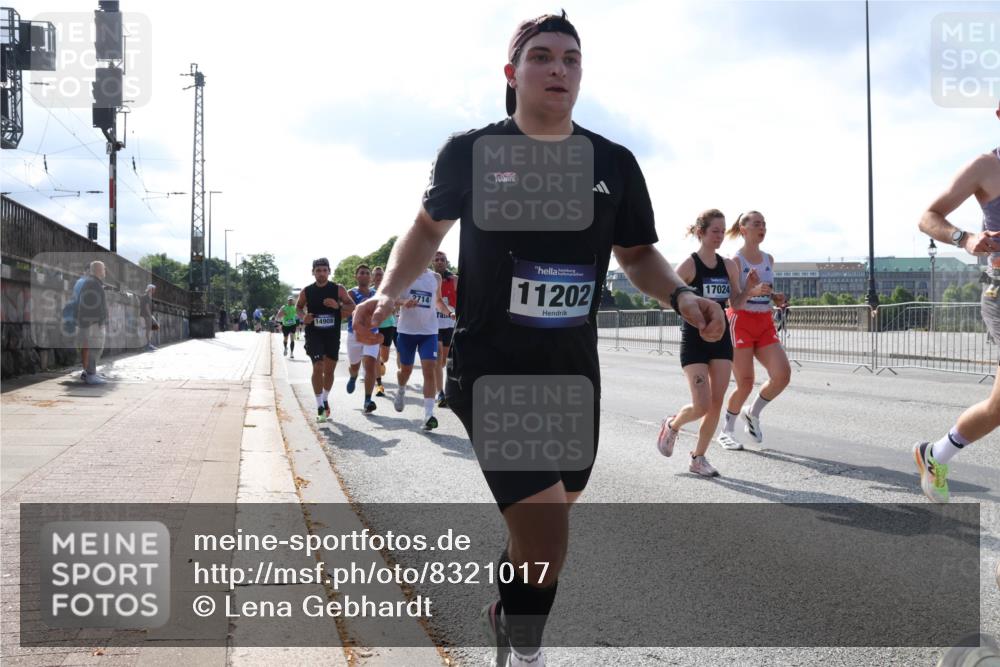 29.06.2025 - hella hamburg halbmarathon Lena Gebhardt http://msf.ph/oto/8321017 29.06.2025 09:48:05 Lombardsbrücke 14908, 2714, 11202, 17024, 1164, 1385, 1562, 1743, 2196, 2296, 2714, 2767, 3959, 4602, 4860, 5091, 5092, 5315, 6684, 6829, 6990, 8084, 8362, 8901, 8933, 9178, 9944, 10384, 10793, 10900, 10968, 11019, 11202, 11227, 11559, 11620, 11745, 11929, 12290, 12462, 12514, 12751, 12865, 13419, 13514, 13595, 13798, 13854, 14387, 14601, 14875, 14908, 14934, 14952, 15015, 15261, 15415, 15701, 15959, 15965, 16119, 16158, 16964, 17154 meine-sportfotos.de