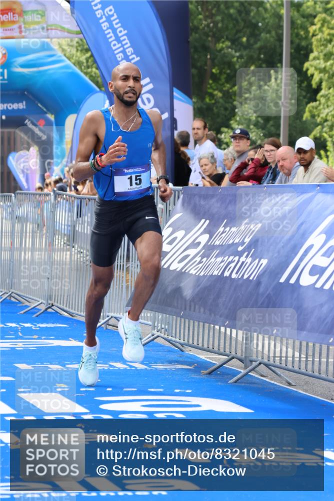 29.06.2025 - hella hamburg halbmarathon Strokosch-Dieckow http://msf.ph/oto/8321045 29.06.2025 10:04:07 Ziel 15 meine-sportfotos.de