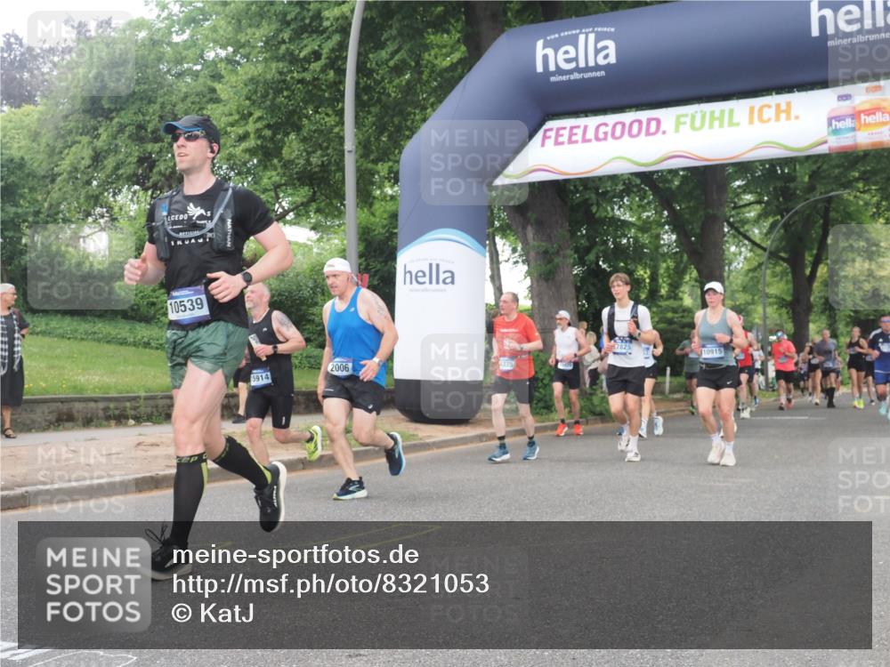 29.06.2025 - hella hamburg halbmarathon KatJ http://msf.ph/oto/8321053 29.06.2025 10:45:55 Zwischen KM18-KM19 1285, 2006, 5926, 6202 meine-sportfotos.de
