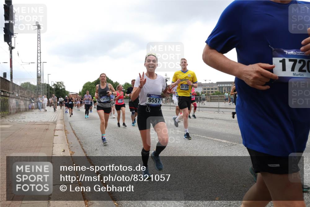 29.06.2025 - hella hamburg halbmarathon Lena Gebhardt http://msf.ph/oto/8321057 29.06.2025 10:47:17 Lombardsbrücke 13172, 1185, 9557, 8131, 1720, 1073, 1185, 1286, 1363, 1434, 1463, 1523, 1593, 1607, 1704, 1720, 1961, 2148, 2211, 2320, 2327, 2407, 2537, 2555, 2556, 2665, 2981, 2994, 3339, 3823, 4037, 4184, 4239, 4325, 4483, 4806, 4895, 4974, 4975, 5111, 5114, 5621, 5622, 5796, 5895, 5953, 6255, 6256, 6485, 6496, 6879, 6995, 7073, 7403, 7430, 7431, 7630, 7631, 8105, 8131, 8270, 8486, 8553, 8684, 8706, 8915, 8953, 8967, 9018, 11351, 11458, 11730, 11738 meine-sportfotos.de