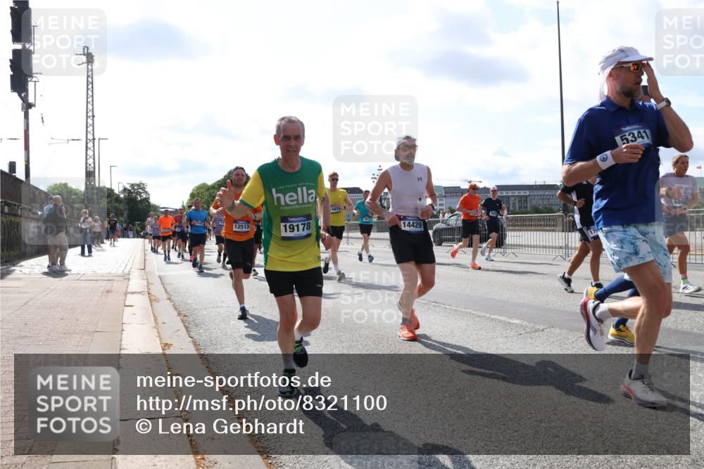 29.06.2025 - hella hamburg halbmarathon Lena Gebhardt http://msf.ph/oto/8321100 29.06.2025 10:00:06 Lombardsbrücke 12513, 19178, 16871, 114013, 14429, 5341, 6892, 1006, 1019, 1125, 1180, 1239, 1264, 1526, 1834, 1914, 1955, 2027, 2086, 2099, 2159, 2346, 2348, 2364, 2432, 2447, 2582, 2584, 2606, 2652, 2676, 2677, 2730, 2910, 3177, 3181, 3279, 3319, 3668, 3836, 3861, 3898, 4013, 4231, 4426, 4594, 4632, 4772, 4796, 4813, 4837, 5015, 5134, 5272, 5277, 5341, 5728, 6082, 6084, 6104, 6174, 6201, 6202, 6260, 6462, 6470, 6581, 6587, 8330, 9984, 10031, 11568, 11844 meine-sportfotos.de