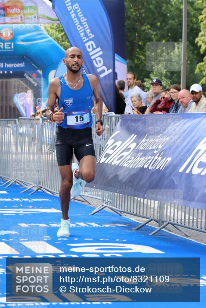 29.06.2025 - hella hamburg halbmarathon Strokosch-Dieckow http://msf.ph/oto/8321109 29.06.2025 10:04:07 Ziel 15 meine-sportfotos.de