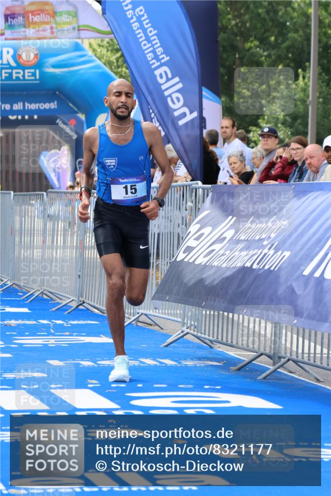29.06.2025 - hella hamburg halbmarathon Strokosch-Dieckow http://msf.ph/oto/8321177 29.06.2025 10:04:06 Ziel 15 meine-sportfotos.de
