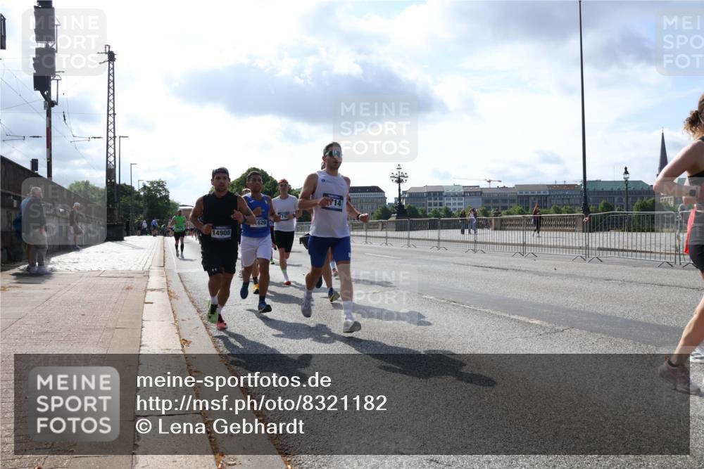 29.06.2025 - hella hamburg halbmarathon Lena Gebhardt http://msf.ph/oto/8321182 29.06.2025 09:48:05 Lombardsbrücke 14908, 620, 14, 1164, 1385, 1562, 1743, 2196, 2296, 2714, 2767, 3959, 4602, 4860, 5091, 5092, 5315, 6684, 6829, 6990, 8084, 8362, 8901, 8933, 9178, 9944, 10384, 10793, 10900, 10968, 11019, 11202, 11227, 11559, 11620, 11745, 11929, 12290, 12462, 12514, 12751, 12865, 13419, 13514, 13595, 13798, 13854, 14387, 14601, 14875, 14908, 14934, 14952, 15015, 15261, 15415, 15701, 15959, 15965, 16119, 16158, 16964, 17154 meine-sportfotos.de