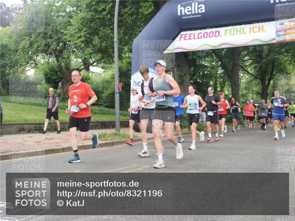 29.06.2025 - hella hamburg halbmarathon KatJ http://msf.ph/oto/8321196 29.06.2025 10:45:57 Zwischen KM18-KM19 1285, 2006, 2957 meine-sportfotos.de