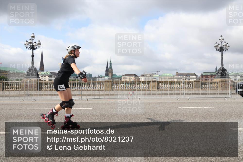 29.06.2025 - hella hamburg halbmarathon Lena Gebhardt http://msf.ph/oto/8321237 29.06.2025 09:07:44 Lombardsbrücke 532 meine-sportfotos.de
