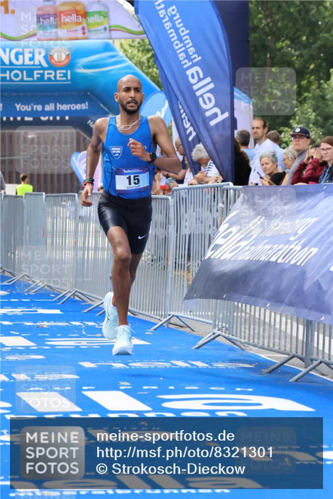 29.06.2025 - hella hamburg halbmarathon Strokosch-Dieckow http://msf.ph/oto/8321301 29.06.2025 10:04:06 Ziel 15 meine-sportfotos.de