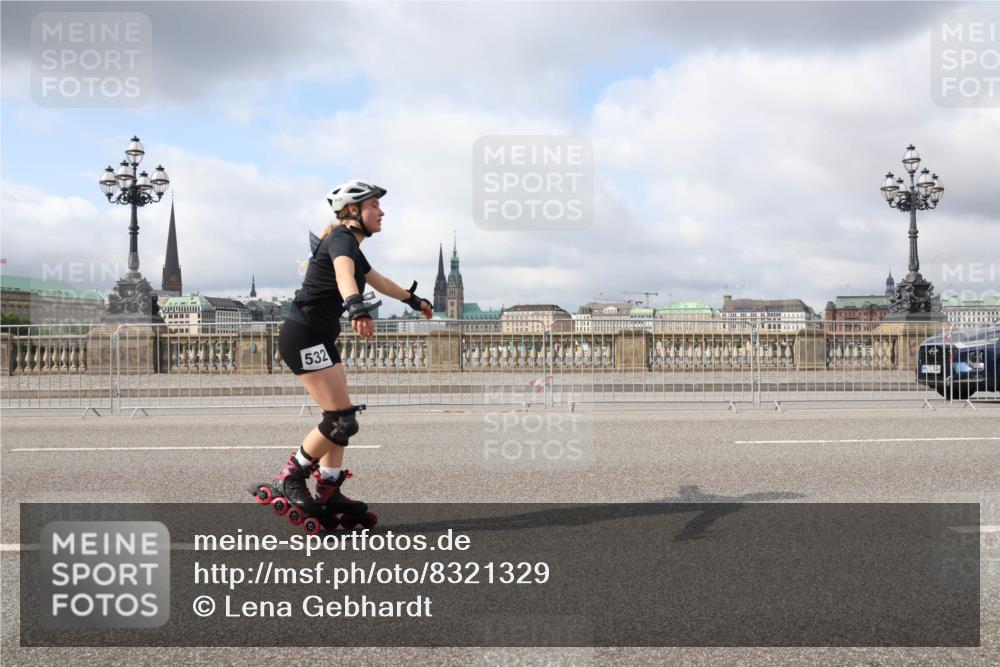 29.06.2025 - hella hamburg halbmarathon Lena Gebhardt http://msf.ph/oto/8321329 29.06.2025 09:07:44 Lombardsbrücke 532 meine-sportfotos.de
