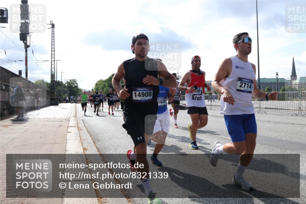 29.06.2025 - hella hamburg halbmarathon Lena Gebhardt http://msf.ph/oto/8321339 29.06.2025 09:48:06 Lombardsbrücke 5091, 2714, 14908, 1620, 1164, 1385, 1562, 1743, 2196, 2296, 2714, 2767, 3959, 4602, 4860, 5091, 5092, 5315, 6684, 6829, 6990, 8084, 8362, 8901, 8933, 9178, 9944, 10384, 10793, 10900, 10968, 11019, 11202, 11227, 11559, 11620, 11745, 11929, 12290, 12462, 12514, 12865, 13419, 13514, 13595, 13798, 13854, 14387, 14601, 14875, 14908, 14934, 14952, 15015, 15261, 15415, 15701, 15959, 15965, 16119, 16158, 16964 meine-sportfotos.de