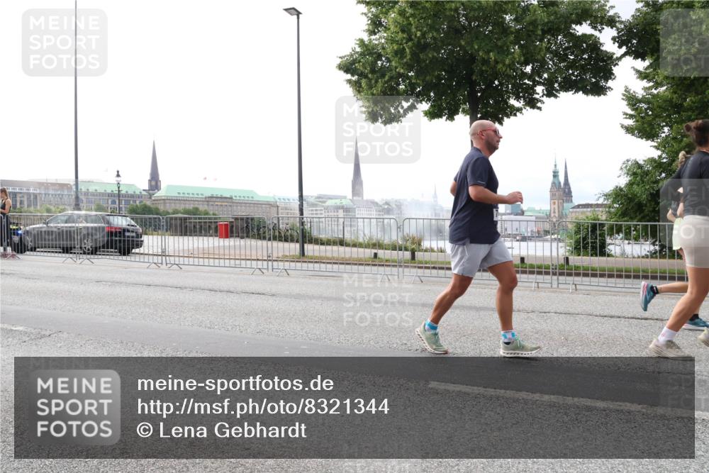 29.06.2025 - hella hamburg halbmarathon Lena Gebhardt http://msf.ph/oto/8321344 29.06.2025 10:37:35 Lombardsbrücke 1022, 1276, 1337, 1475, 1597, 1819, 1985, 2016, 2031, 2072, 2104, 2199, 2272, 2480, 2486, 2640, 2853, 3127, 3230, 3246, 3633, 4097, 4347, 4733, 5139, 5146, 5171, 5186, 5522, 5560, 5790, 5875, 5940, 6243, 6584, 6821, 6955, 7085, 7124, 7235, 7321, 7350, 7544, 7707, 7777, 7823, 8257, 8258, 8811, 8843, 8985, 9055, 9247, 9288, 9524, 9895, 10159, 10506, 10836, 11087, 12123, 12254, 12472, 12824, 16680, 17798 meine-sportfotos.de