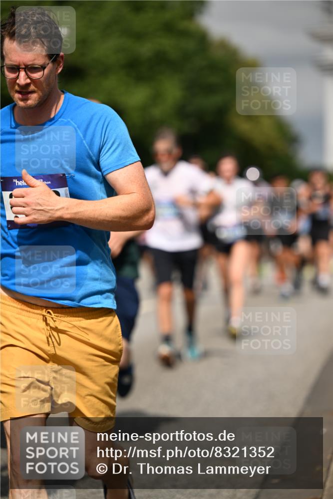 29.06.2025 - hella hamburg halbmarathon Dr. Thomas Lammeyer http://msf.ph/oto/8321352 29.06.2025 10:17:26 Kennedybrücke 1007, 1194, 1859, 1939, 2055, 2359, 2721, 2904, 2961, 2987, 3218, 3729, 4950, 5232, 6026, 6207, 7346, 7460, 8279, 8913, 9128, 9612 meine-sportfotos.de