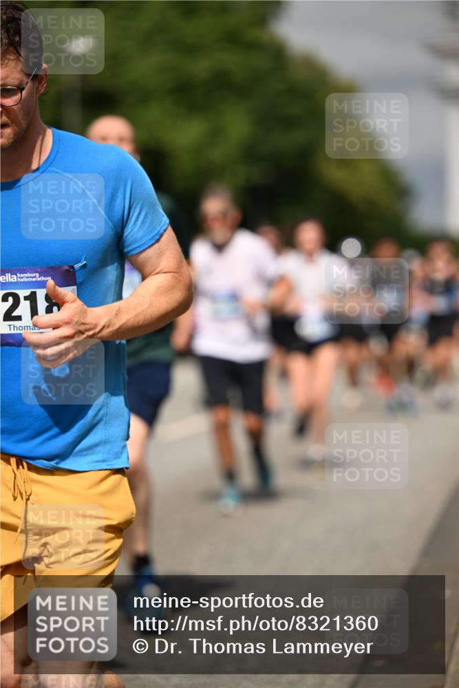 29.06.2025 - hella hamburg halbmarathon Dr. Thomas Lammeyer http://msf.ph/oto/8321360 29.06.2025 10:17:26 Kennedybrücke 1007, 1194, 1859, 1939, 2055, 2359, 2721, 2904, 2961, 2987, 3218, 3729, 4950, 5232, 6026, 6207, 7346, 7460, 8279, 8913, 9128, 9612 meine-sportfotos.de