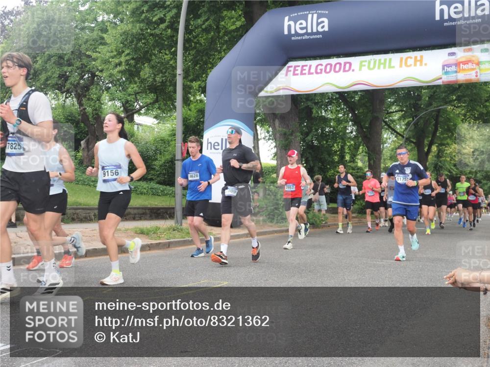 29.06.2025 - hella hamburg halbmarathon KatJ http://msf.ph/oto/8321362 29.06.2025 10:45:58 Zwischen KM18-KM19 1285, 2006, 2957 meine-sportfotos.de