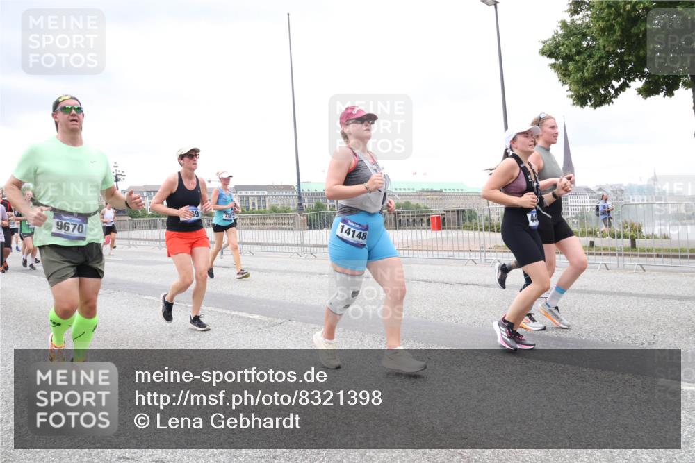 29.06.2025 - hella hamburg halbmarathon Lena Gebhardt http://msf.ph/oto/8321398 29.06.2025 10:57:22 Lombardsbrücke 9670, 14148, 44, 1207, 1265, 1643, 2041, 2370, 2871, 3195, 3385, 3387, 3388, 3433, 3470, 3485, 3723, 3750, 3851, 4086, 4106, 4180, 4197, 4241, 4485, 4568, 4569, 4611, 4998, 5057, 5117, 5316, 5632, 5639, 5736, 5738, 6053, 6284, 6827, 6832, 6857, 6981, 7416, 7417, 7592, 7720, 7728, 7787, 7964, 8035, 8039, 8197, 8224, 8287, 8386, 8540, 8546, 8552, 8679, 8708, 8851, 8853, 8873, 9110, 9233, 9298, 9299, 9318, 9496 meine-sportfotos.de