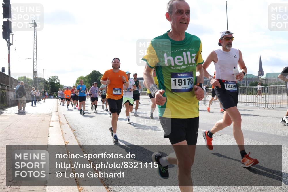 29.06.2025 - hella hamburg halbmarathon Lena Gebhardt http://msf.ph/oto/8321415 29.06.2025 10:00:07 Lombardsbrücke 2582, 12513, 1780, 19178, 14429, 1006, 1019, 1125, 1180, 1239, 1264, 1526, 1834, 1914, 1955, 2027, 2086, 2099, 2159, 2346, 2348, 2364, 2447, 2582, 2584, 2606, 2652, 2676, 2677, 2730, 2910, 3177, 3181, 3279, 3319, 3836, 3861, 3898, 4013, 4231, 4594, 4632, 4772, 4796, 4813, 5015, 5134, 5272, 5277, 5341, 5728, 6082, 6084, 6104, 6174, 6201, 6202, 6220, 6260, 6462, 6470, 6581, 6587, 8330, 10031, 11568, 11844 meine-sportfotos.de