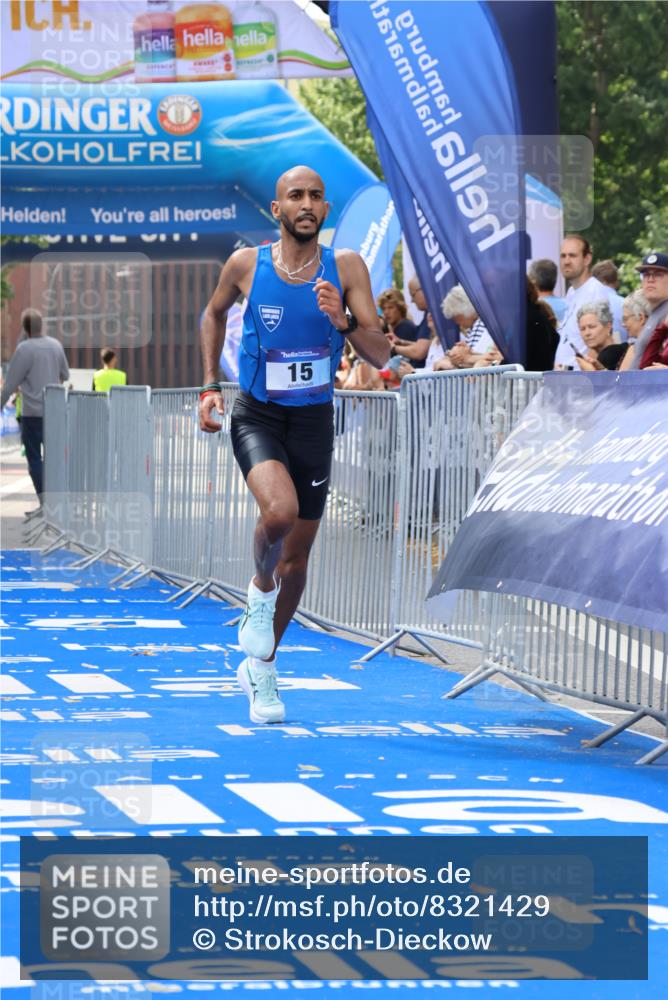 29.06.2025 - hella hamburg halbmarathon Strokosch-Dieckow http://msf.ph/oto/8321429 29.06.2025 10:04:06 Ziel 15 meine-sportfotos.de