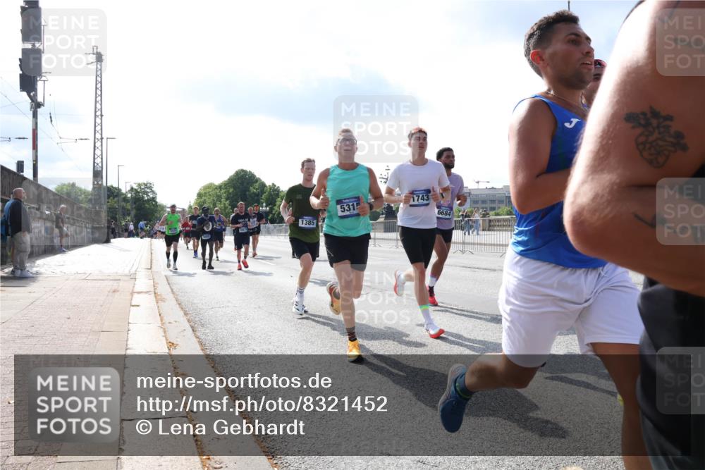 29.06.2025 - hella hamburg halbmarathon Lena Gebhardt http://msf.ph/oto/8321452 29.06.2025 09:48:07 Lombardsbrücke 345, 1385, 5315, 1743, 6684, 1164, 1385, 1562, 1743, 2196, 2296, 2714, 2767, 3959, 4602, 4860, 5091, 5092, 5315, 6684, 6829, 6990, 8084, 8362, 8901, 8933, 9178, 9944, 10384, 10404, 10793, 10900, 10968, 11019, 11202, 11227, 11559, 11620, 11745, 11929, 12290, 12462, 12514, 12865, 12916, 13419, 13514, 13595, 13798, 13854, 14387, 14601, 14875, 14908, 14934, 14952, 15015, 15261, 15415, 15701, 15959, 15965, 16119, 16158, 16964 meine-sportfotos.de