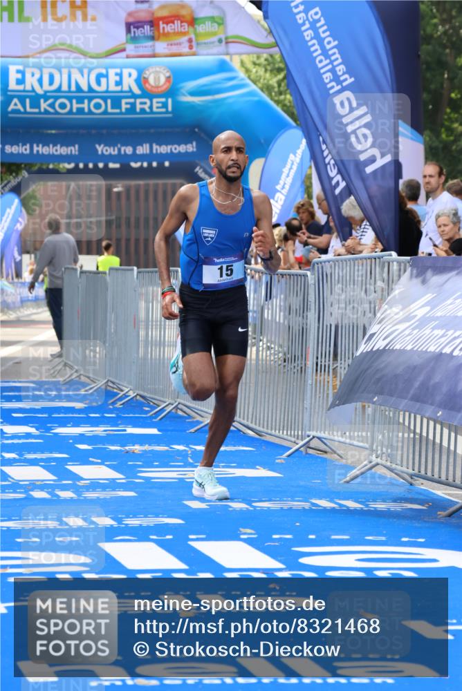 29.06.2025 - hella hamburg halbmarathon Strokosch-Dieckow http://msf.ph/oto/8321468 29.06.2025 10:04:06 Ziel 15 meine-sportfotos.de