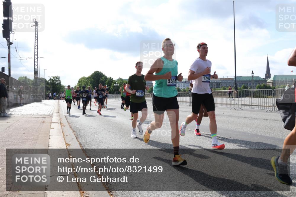 29.06.2025 - hella hamburg halbmarathon Lena Gebhardt http://msf.ph/oto/8321499 29.06.2025 09:48:07 Lombardsbrücke 1385, 1743, 5315, 555555, 1164, 1385, 1562, 1743, 2196, 2296, 2714, 2767, 3959, 4602, 4860, 5091, 5092, 5315, 6684, 6829, 6990, 8084, 8362, 8901, 8933, 9178, 9944, 10384, 10404, 10793, 10900, 10968, 11019, 11202, 11227, 11559, 11620, 11745, 11929, 12290, 12462, 12514, 12865, 12916, 13419, 13514, 13595, 13798, 13854, 14387, 14601, 14875, 14908, 14934, 14952, 15015, 15261, 15415, 15701, 15959, 15965, 16119, 16158, 16964 meine-sportfotos.de