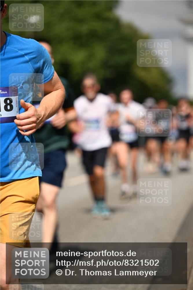 29.06.2025 - hella hamburg halbmarathon Dr. Thomas Lammeyer http://msf.ph/oto/8321502 29.06.2025 10:17:26 Kennedybrücke 1007, 1194, 1859, 1939, 2055, 2359, 2721, 2904, 2961, 2987, 3218, 3729, 4950, 5232, 6026, 6207, 7346, 7460, 8279, 8913, 9128, 9612 meine-sportfotos.de