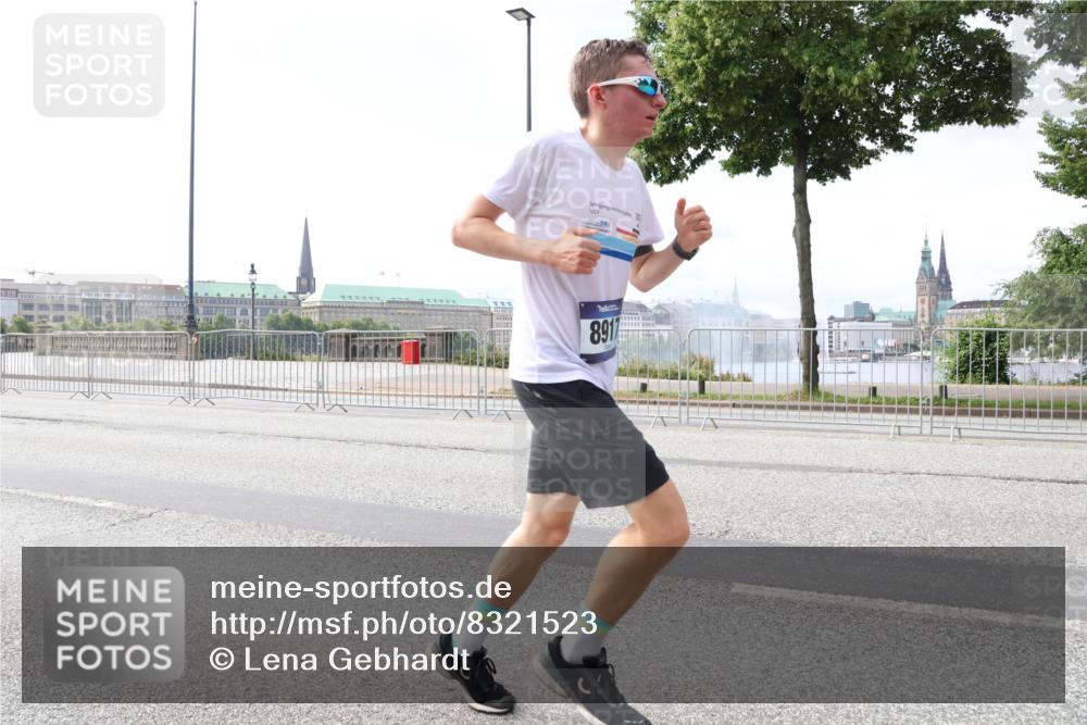 29.06.2025 - hella hamburg halbmarathon Lena Gebhardt http://msf.ph/oto/8321523 29.06.2025 10:12:47 Lombardsbrücke 17, 8917, 1020, 1051, 1249, 1610, 1785, 1850, 1851, 1939, 2531, 2891, 2942, 2963, 2964, 3182, 3248, 3262, 4453, 4499, 4532, 4554, 5150, 5166, 5176, 5597, 5598, 6207, 6822, 6871, 6966, 7014, 7873, 7907, 8398, 8405, 8917, 8971, 9141, 9254, 9405, 10067, 10402, 10581, 10685, 11025, 11720, 12456, 13566, 13816, 14404, 14540, 14868, 14869, 15012, 15369, 15531, 16323, 16473, 16826, 16911, 17061, 17699, 17994, 18178, 18320, 18493, 18530 meine-sportfotos.de