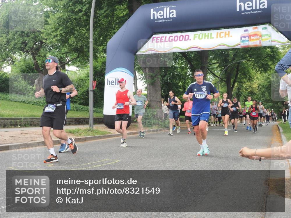 29.06.2025 - hella hamburg halbmarathon KatJ http://msf.ph/oto/8321549 29.06.2025 10:45:59 Zwischen KM18-KM19 1285, 2006, 2957, 7259 meine-sportfotos.de