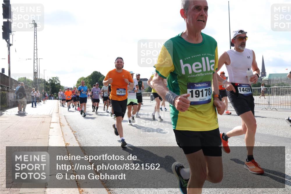 29.06.2025 - hella hamburg halbmarathon Lena Gebhardt http://msf.ph/oto/8321562 29.06.2025 10:00:07 Lombardsbrücke 2582, 12513, 19178, 14429, 666666, 1006, 1019, 1125, 1180, 1239, 1264, 1526, 1834, 1914, 1955, 2027, 2086, 2099, 2159, 2346, 2348, 2364, 2447, 2582, 2584, 2606, 2652, 2676, 2677, 2730, 2910, 3177, 3181, 3279, 3319, 3836, 3861, 3898, 4013, 4231, 4594, 4632, 4772, 4796, 4813, 5015, 5134, 5272, 5277, 5341, 5728, 6082, 6084, 6104, 6174, 6201, 6202, 6220, 6260, 6462, 6470, 6581, 6587, 8330, 10031, 11568, 11844 meine-sportfotos.de