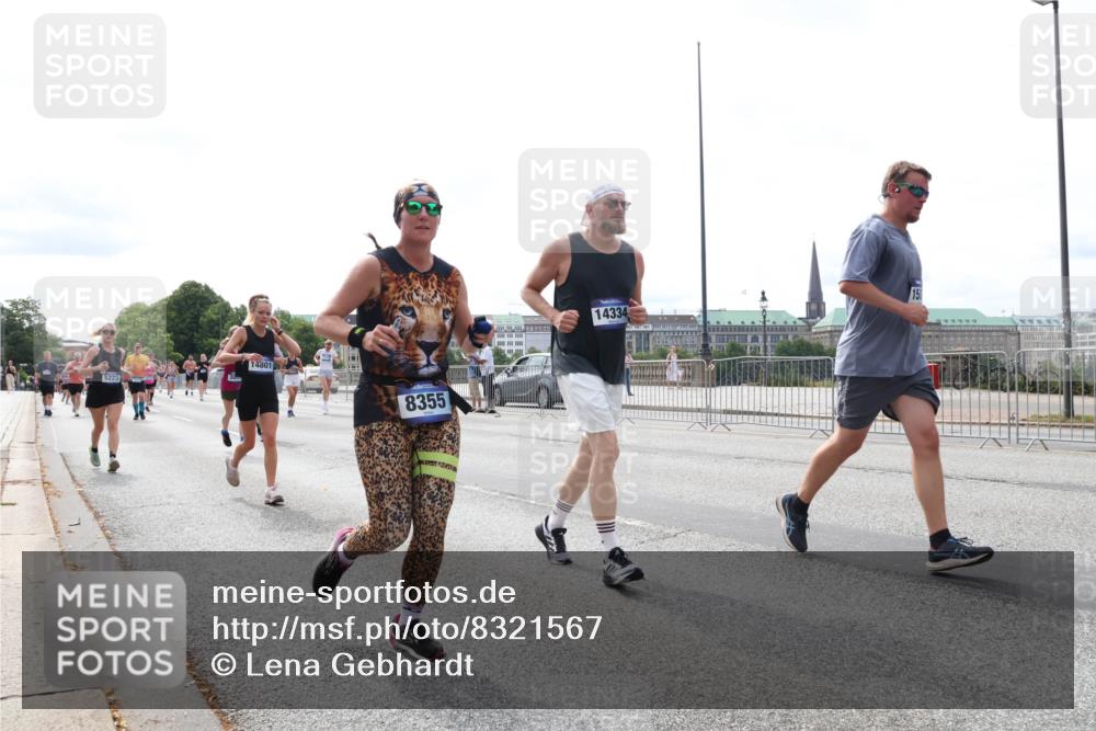 29.06.2025 - hella hamburg halbmarathon Lena Gebhardt http://msf.ph/oto/8321567 29.06.2025 10:22:52 Lombardsbrücke 5223, 14801, 8355, 14334, 1029, 1853, 2294, 2479, 2766, 2886, 3003, 3029, 3034, 3430, 3457, 3511, 3600, 3601, 4190, 4266, 4969, 5223, 5343, 5629, 5798, 6347, 6578, 6784, 6785, 6820, 6826, 6849, 6899, 7097, 7188, 7190, 7266, 7276, 7529, 7891, 7925, 8355, 8511, 8931, 9133, 9256, 9913, 10205, 10826, 12025, 12190, 12265, 13560, 13921, 14041, 14525, 14801 meine-sportfotos.de