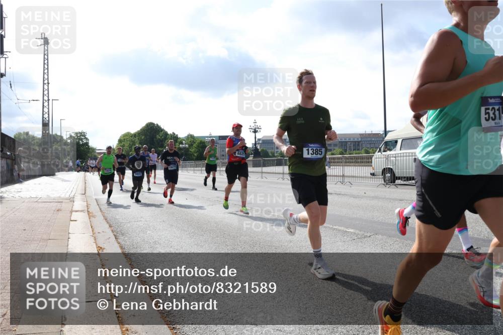 29.06.2025 - hella hamburg halbmarathon Lena Gebhardt http://msf.ph/oto/8321589 29.06.2025 09:48:07 Lombardsbrücke 12514, 18679, 3959, 6829, 143, 1385, 531, 1164, 1385, 1562, 1743, 2196, 2296, 2714, 2767, 3959, 4602, 4860, 5091, 5092, 5315, 6684, 6829, 6990, 8084, 8362, 8901, 8933, 9178, 9944, 10384, 10404, 10793, 10900, 10968, 11019, 11202, 11227, 11559, 11620, 11745, 11929, 12290, 12462, 12514, 12865, 12916, 13419, 13514, 13595, 13798, 13854, 14387, 14601, 14875, 14908, 14934, 14952, 15015, 15261, 15415, 15701, 15959, 15965, 16119, 16158, 16964 meine-sportfotos.de